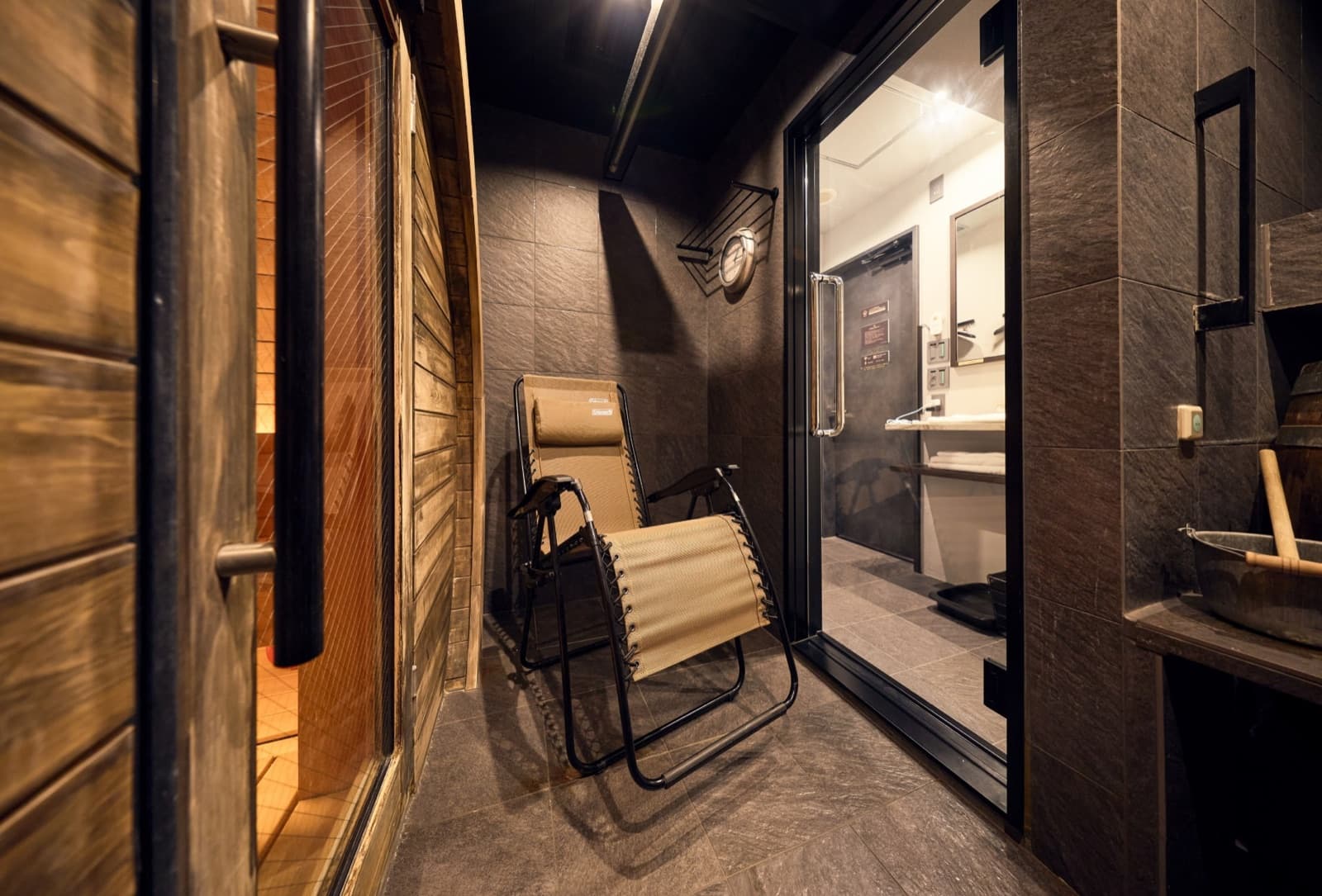 COCO VILLA sauna の個室内ととのいチェア