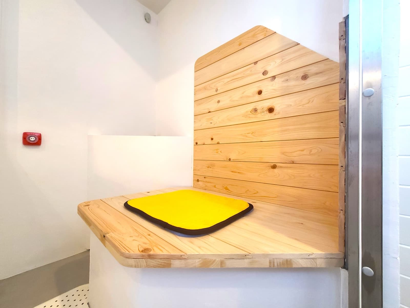 Sauna3 のサウナ室のベンチ