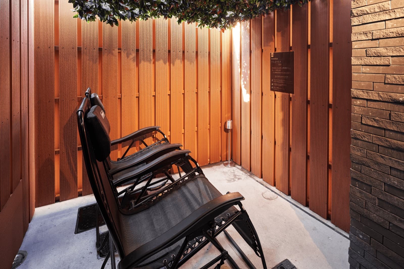 PRIVATE SAUNA 脈 MYAKU Lite の外気浴スペース